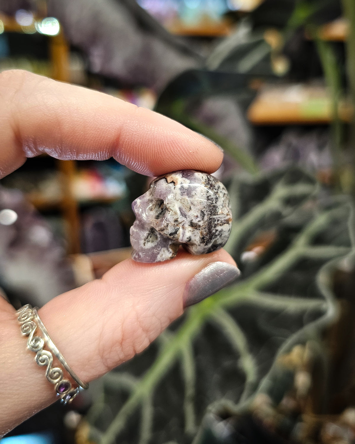 Small Chevron Amethyst Skull
