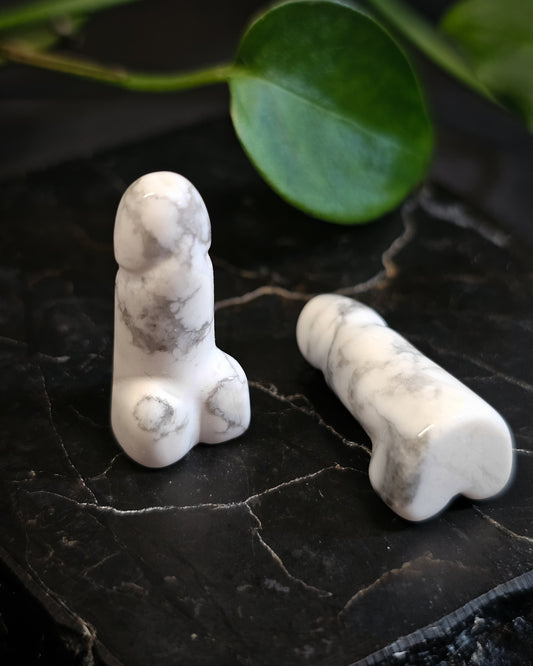 Teeny Howlite Weeny