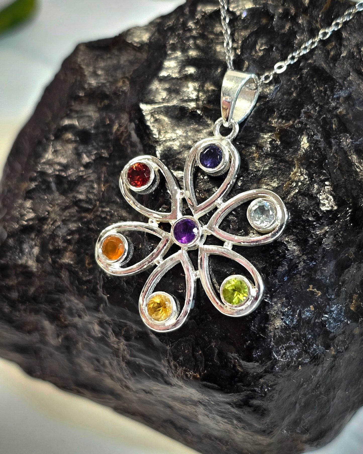 7 Chakras Pendant, Flower Design