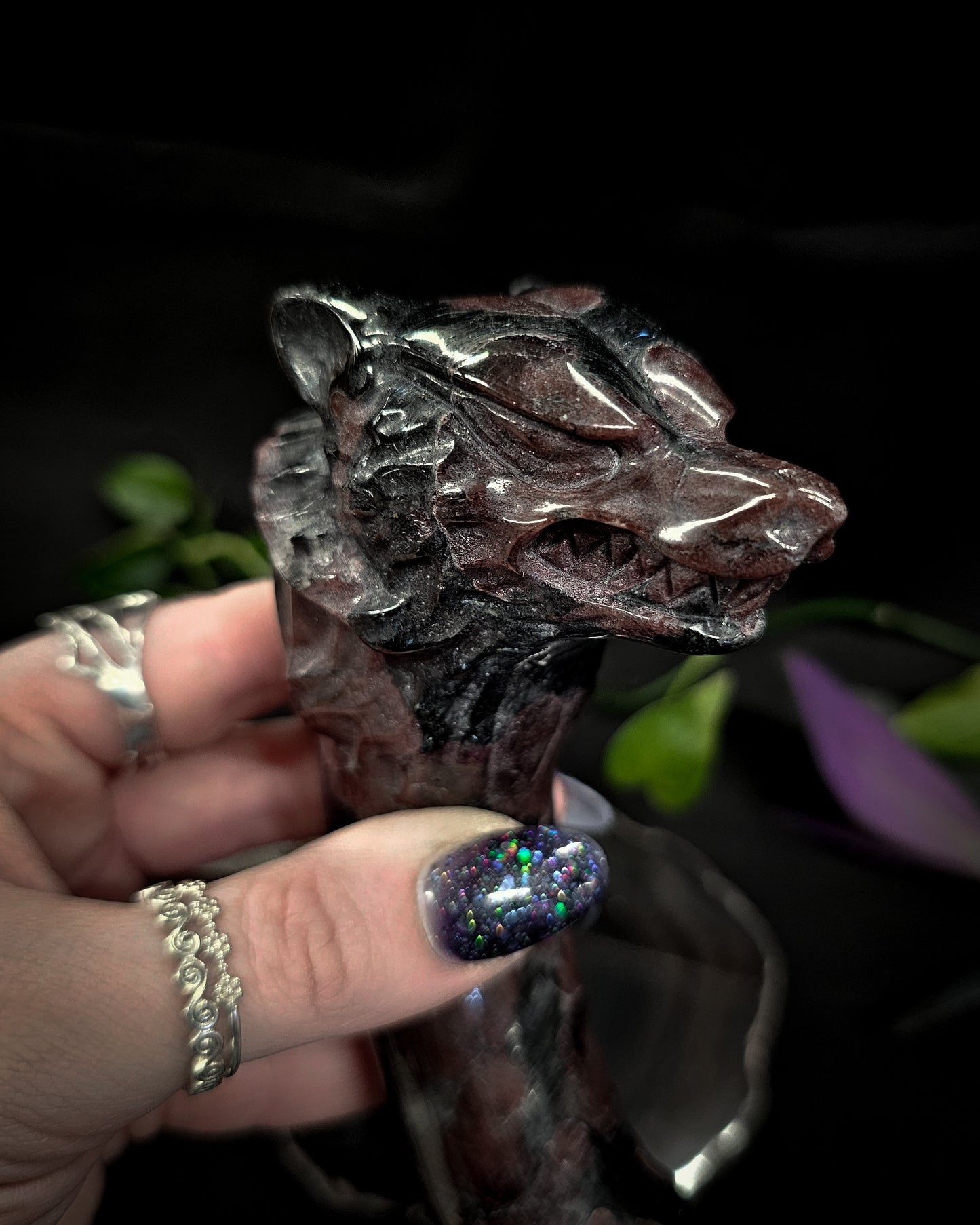 Garnet Wolf Head Dong