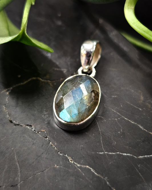 Small Labradorite Pendant