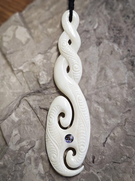 Pikorua Bone Carving