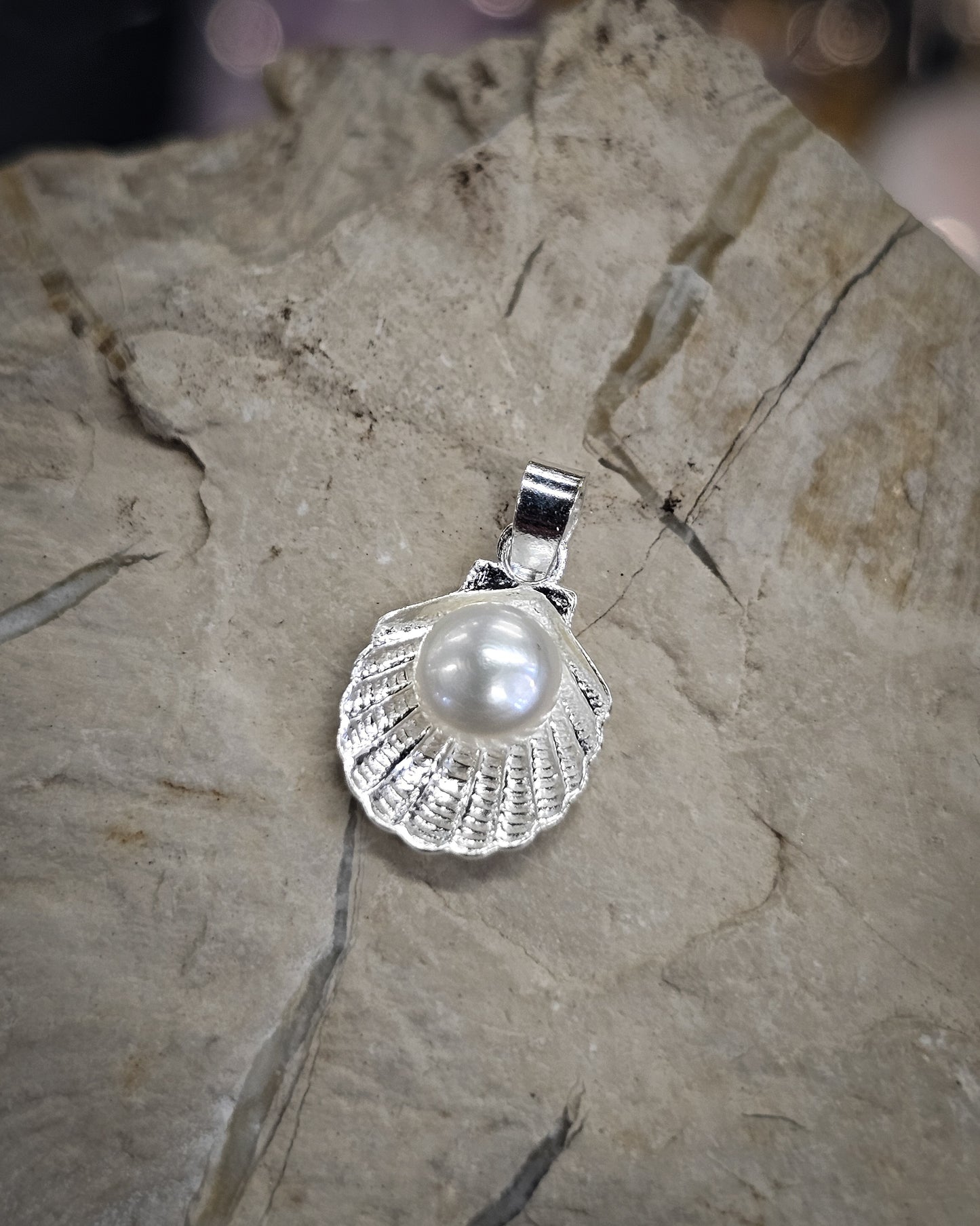 Small Shell & Pearl Pendant