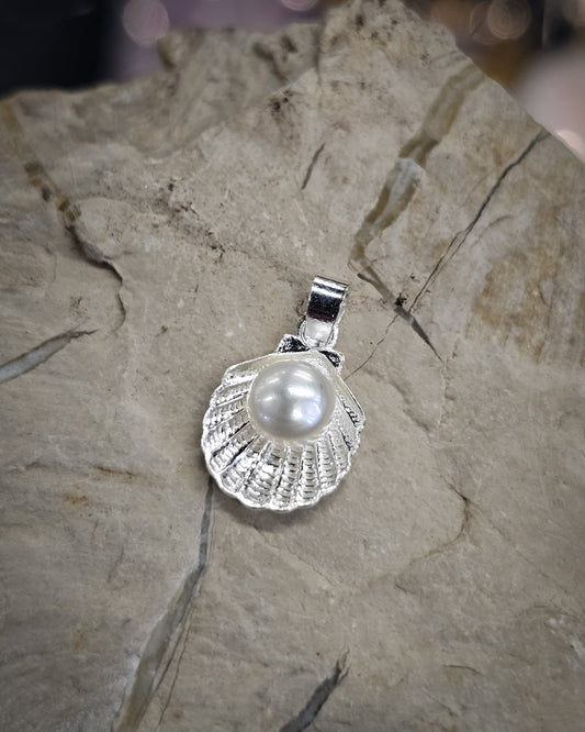 Small Shell & Pearl Pendant