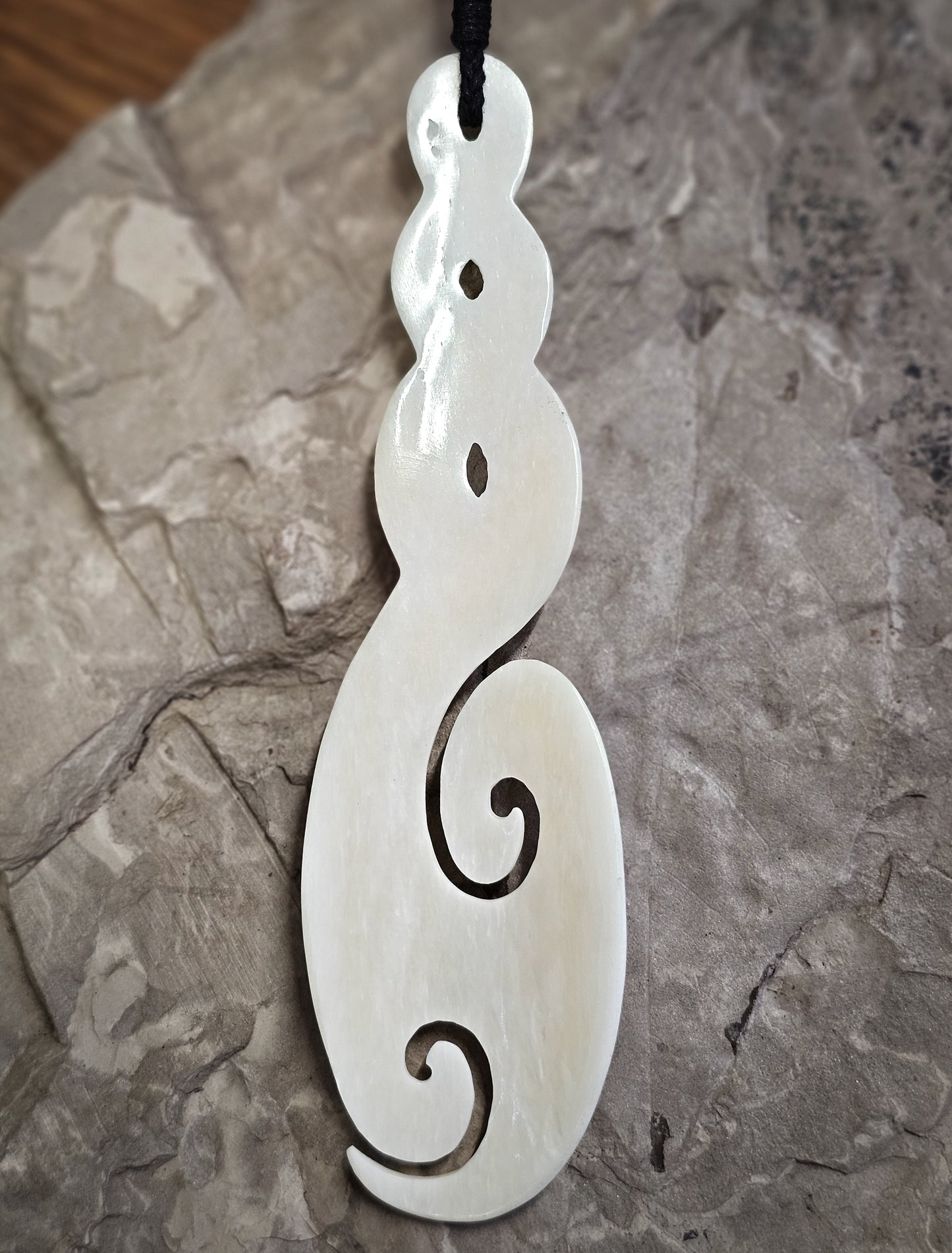 Pikorua Bone Carving