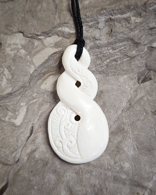 Pikorua Bone Carving