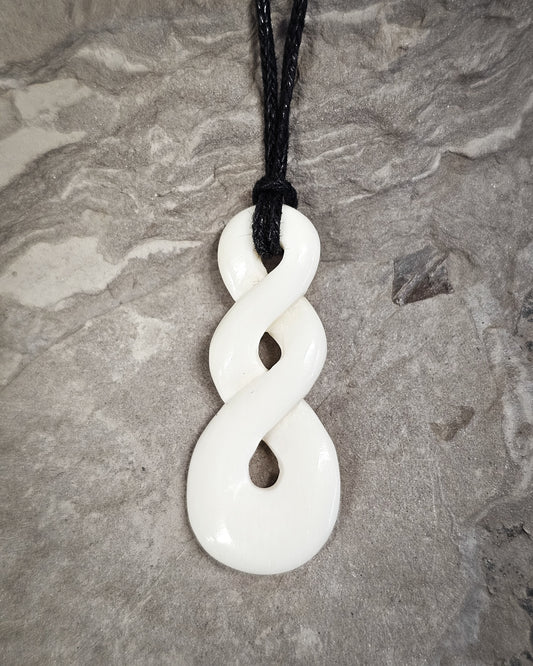 Pikorua Bone Carving