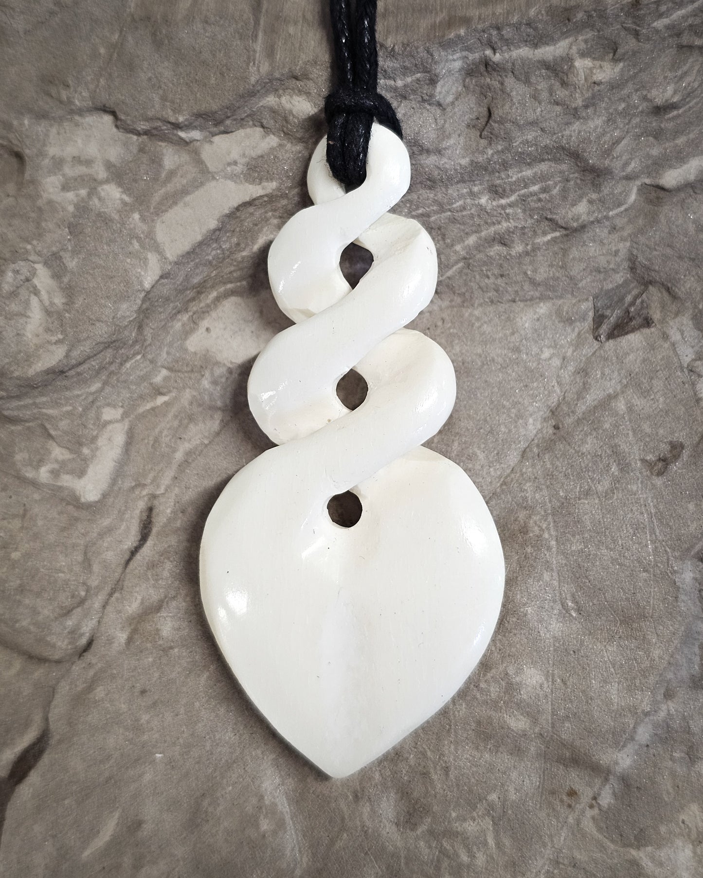 Pikorua Bone Carving