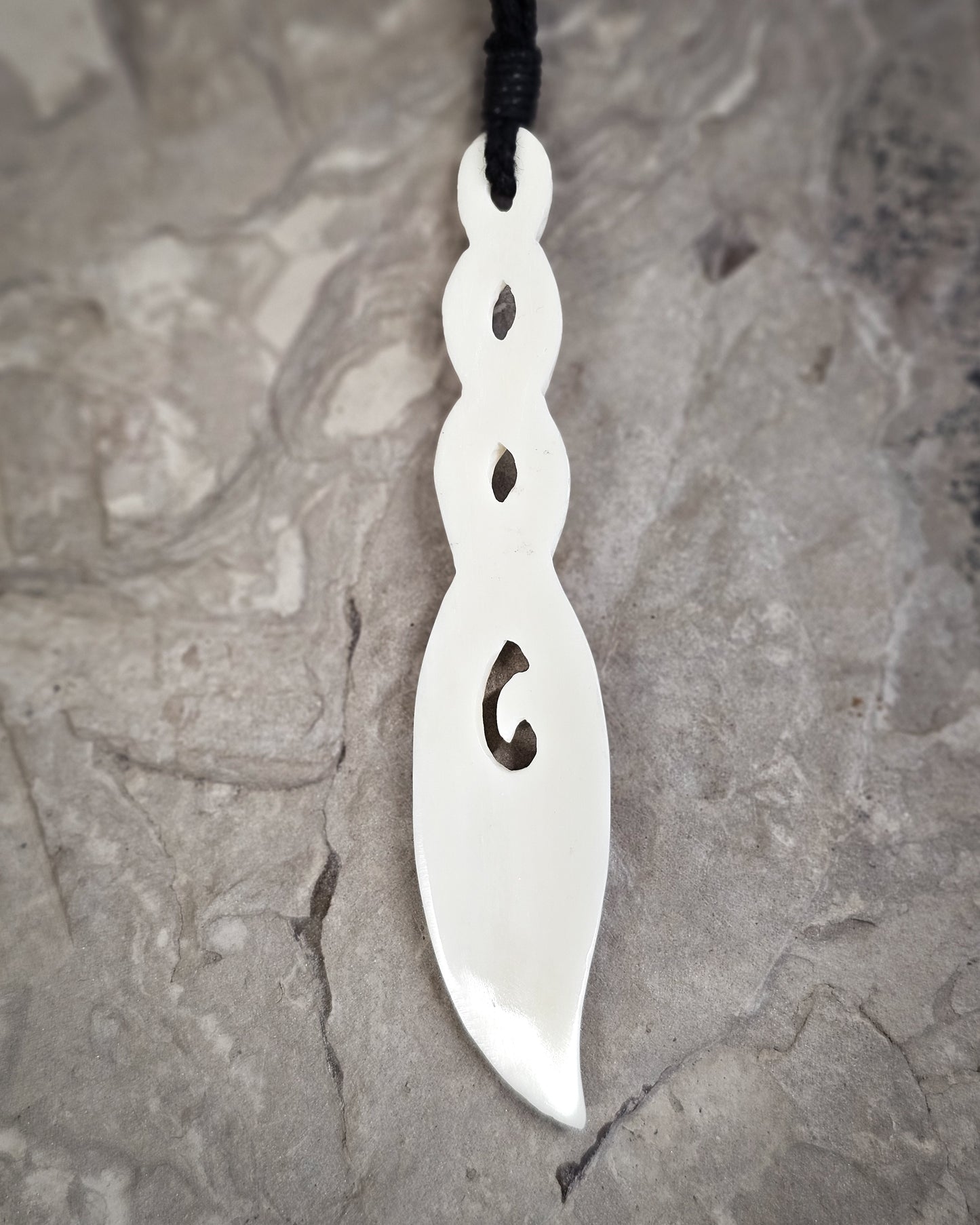 Pikorua Bone Carving