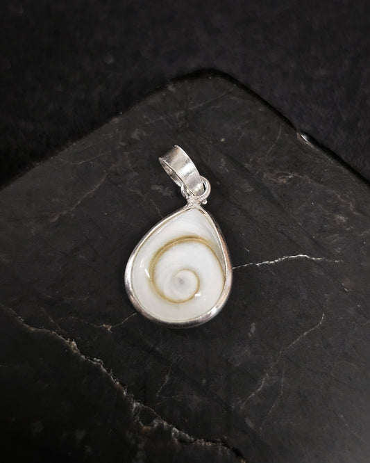 Teardrop Cat's Eye Pendant