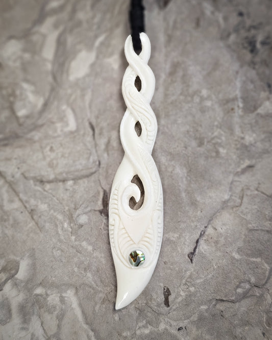 Pikorua Bone Carving