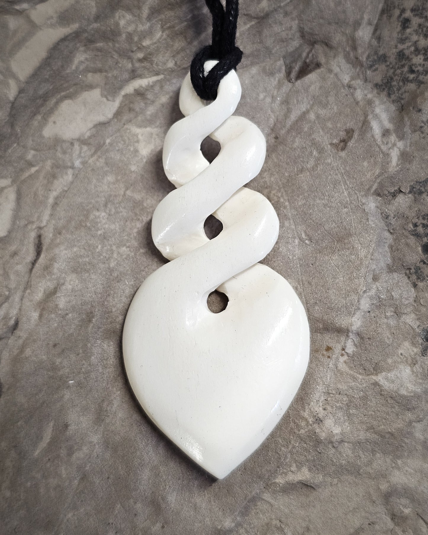 Pikorua Bone Carving