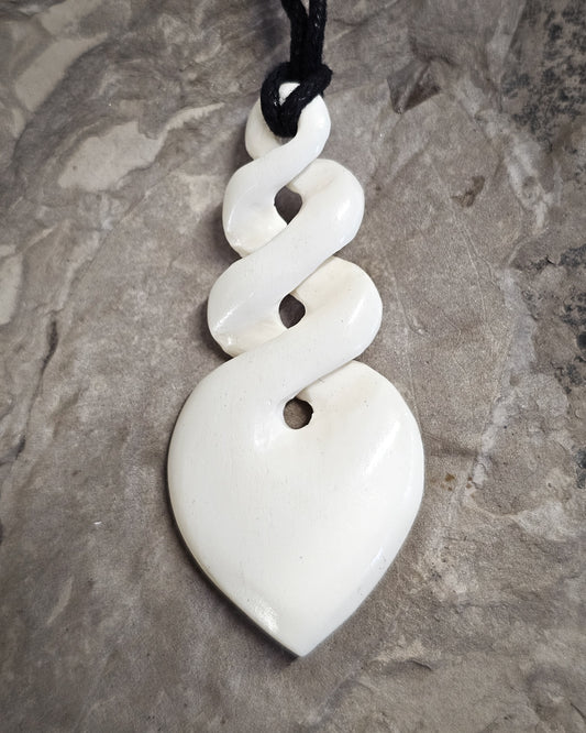 Pikorua Bone Carving