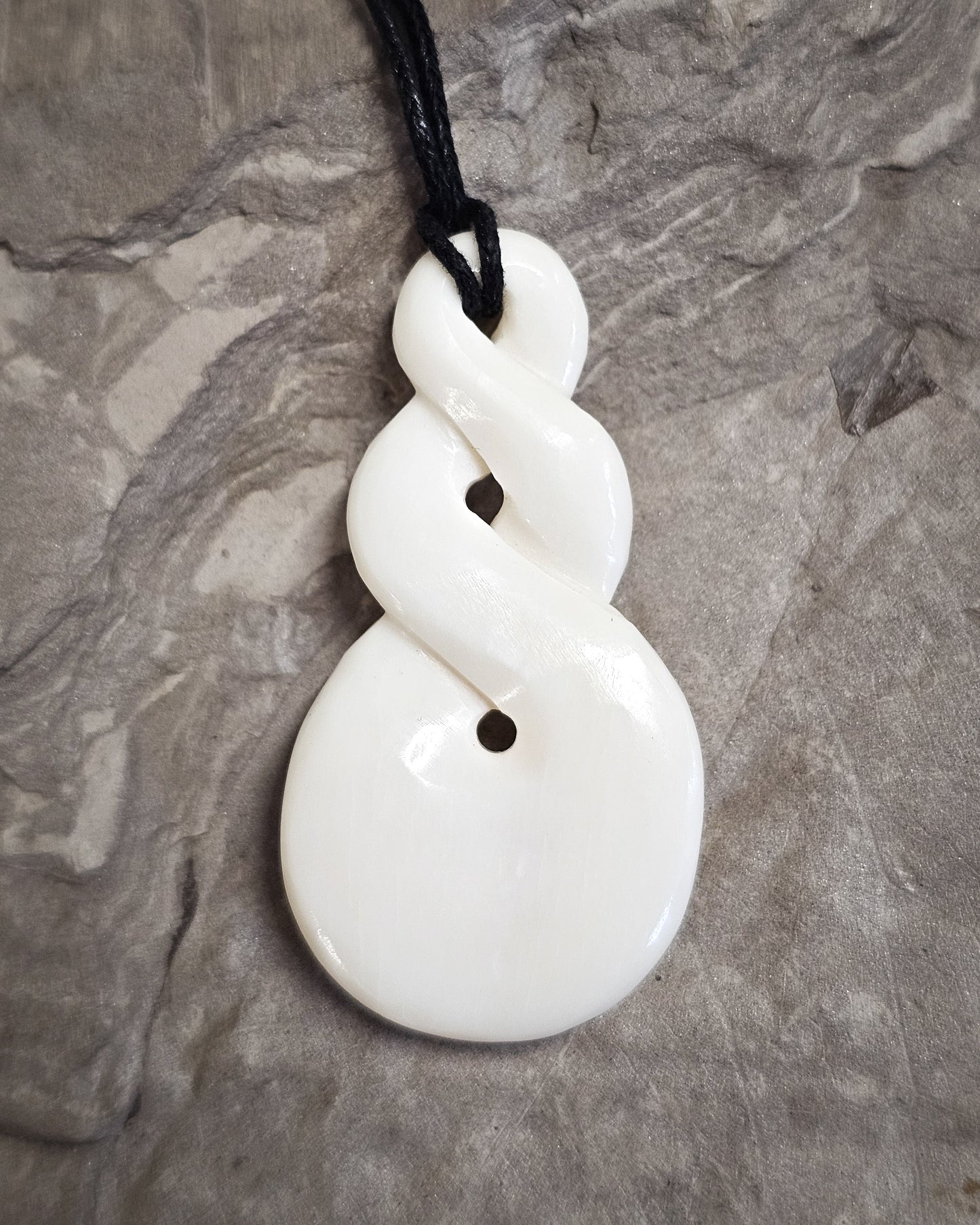Pikorua Bone Carving