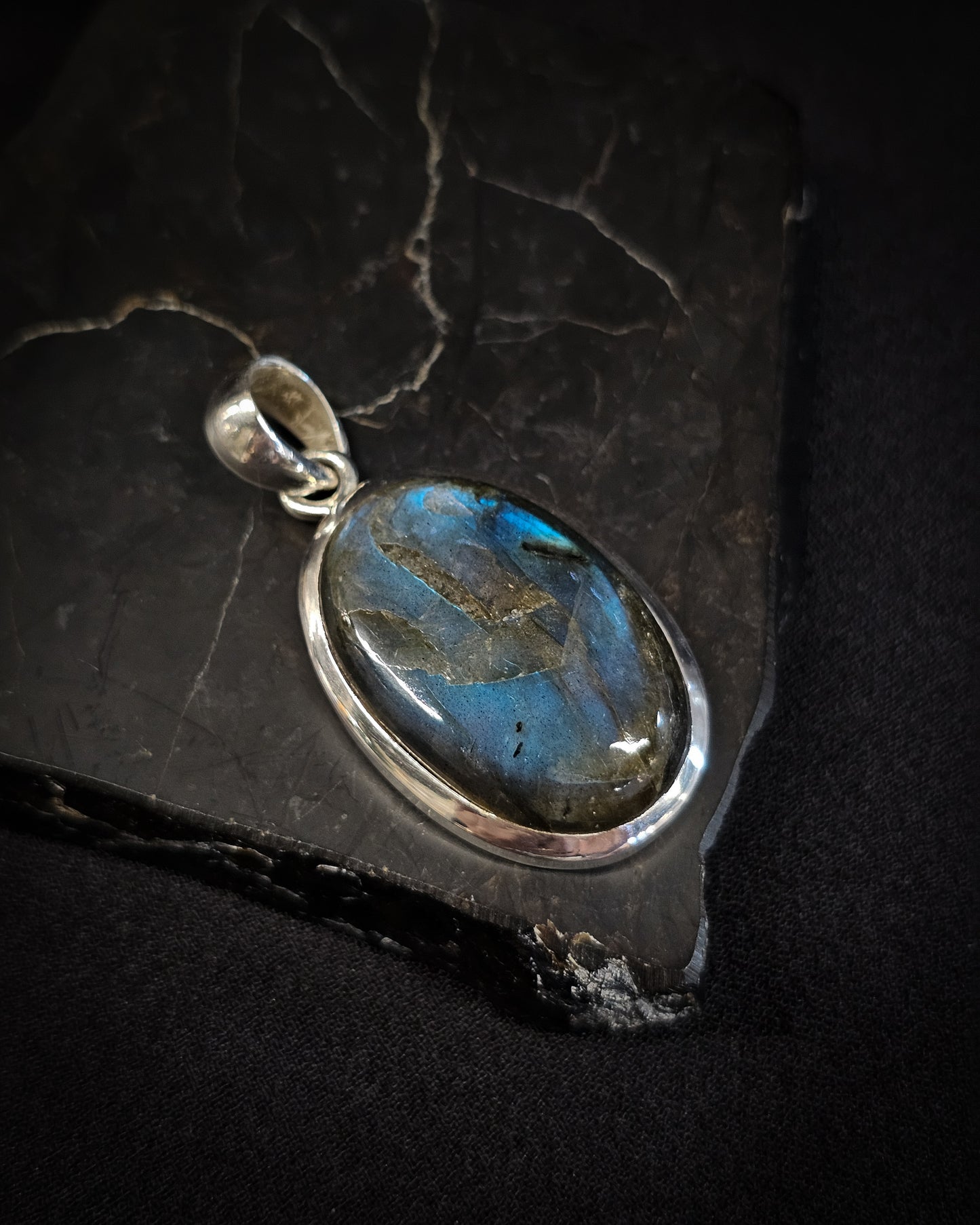 Oval Labradorite Pendant