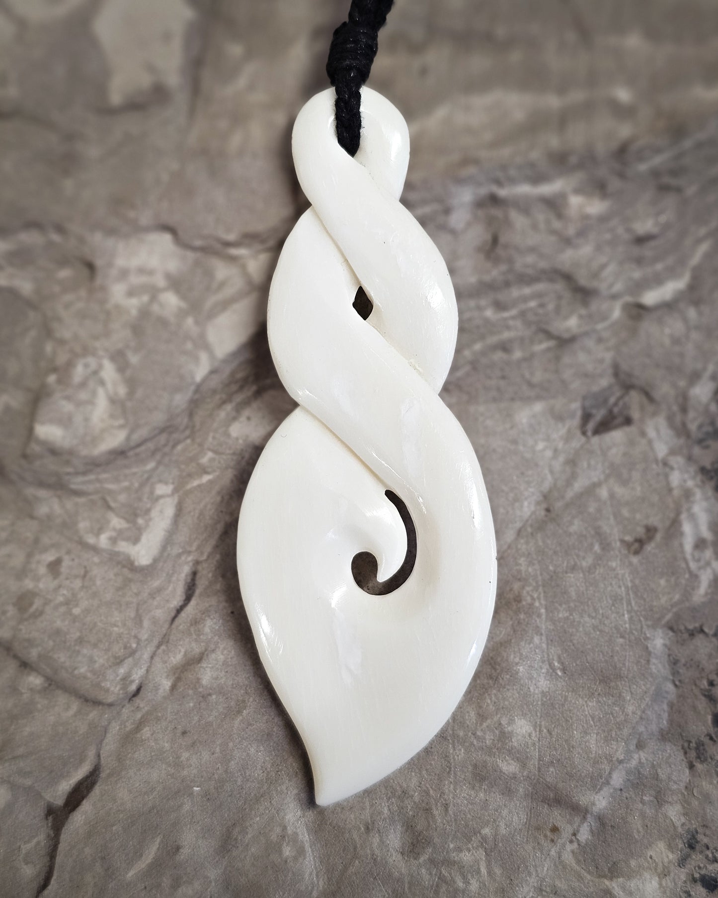 Pikorua Bone Carving