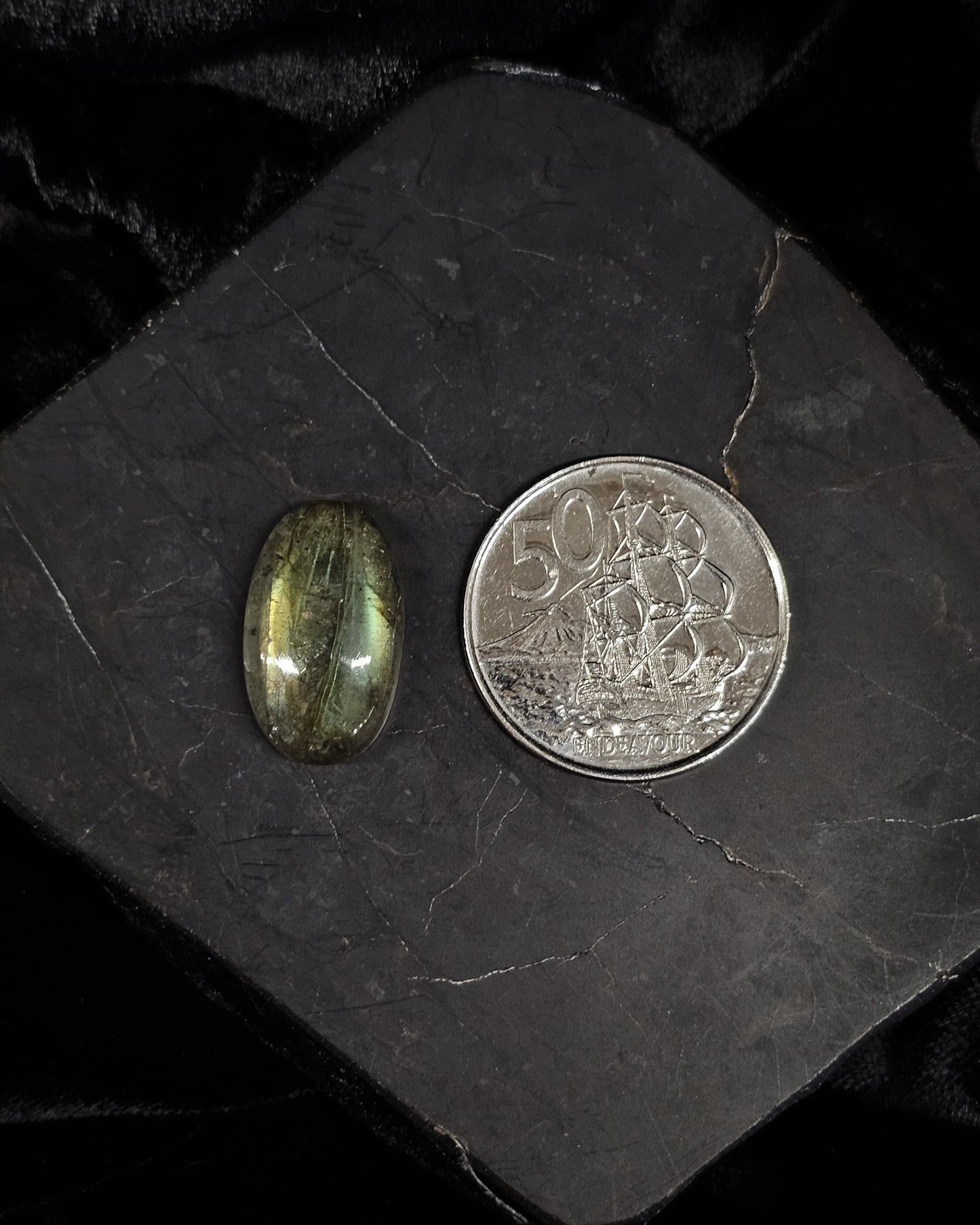 Labradorite Cabochon 2.53g
