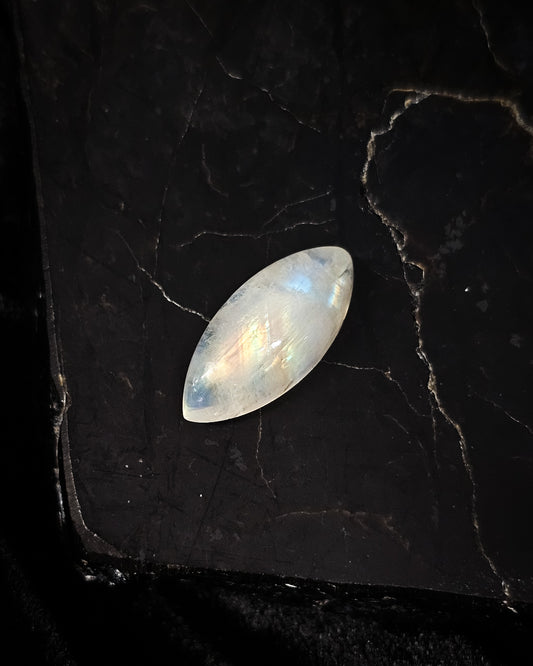 Rainbow Moonstone Cabochon 1.41g