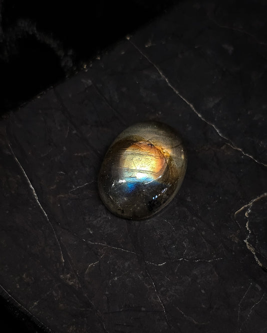 Labradorite Cabochon 1.86g